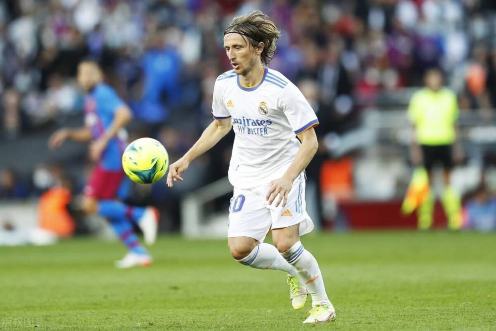 NBA开局第三长纪录！亚当斯前16场每场至少抢3个前场板